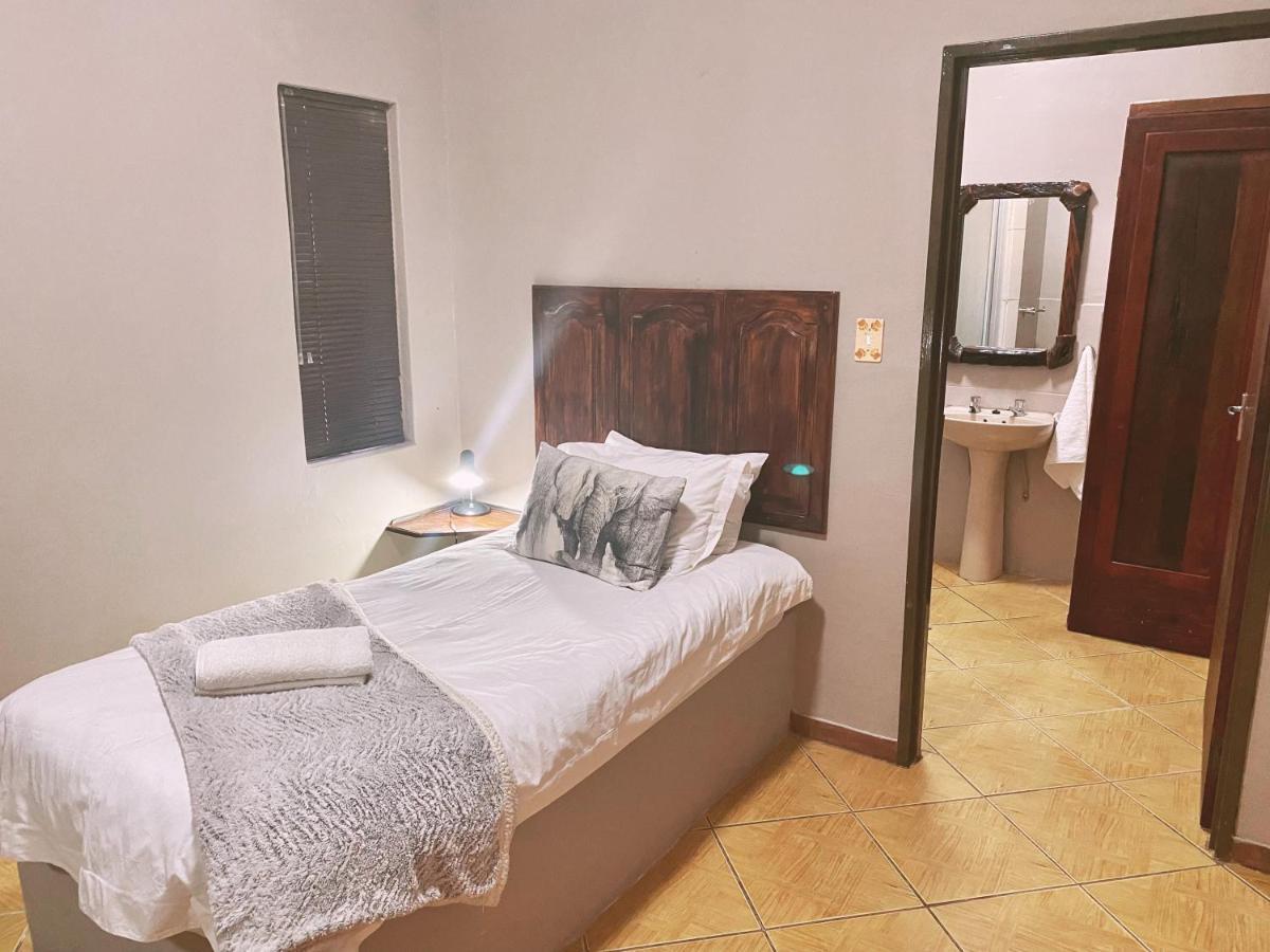 The Wilds Lodge Kuruman Exterior photo